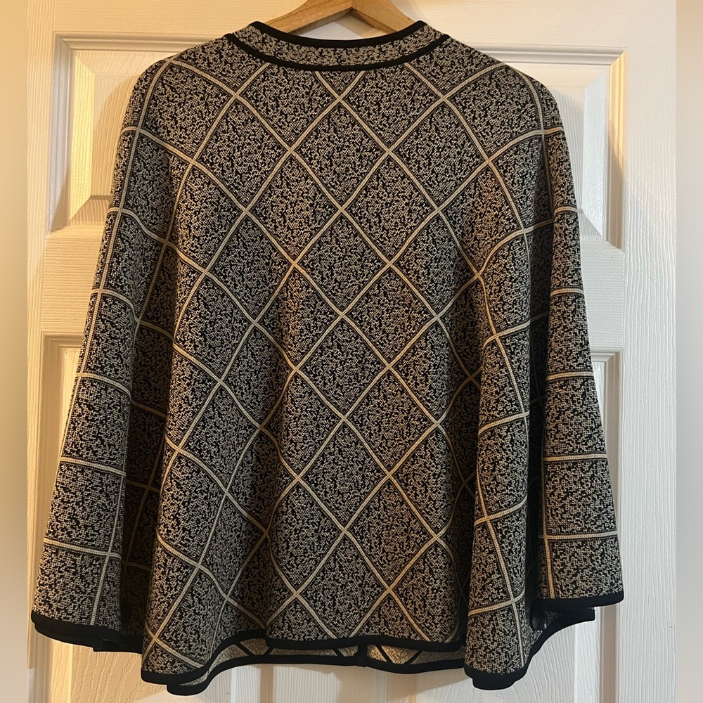 Reversible Cape - image 5